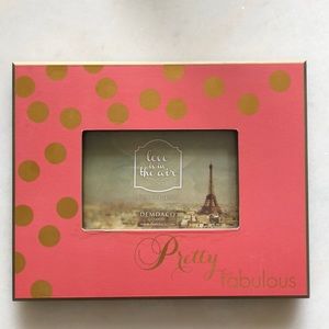 Pretty fabulous frame：“love is in the air”